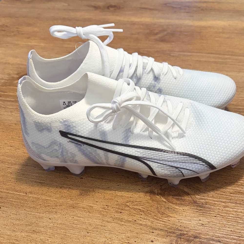 Puma Ultra FG soccer cleats in women's US size 7